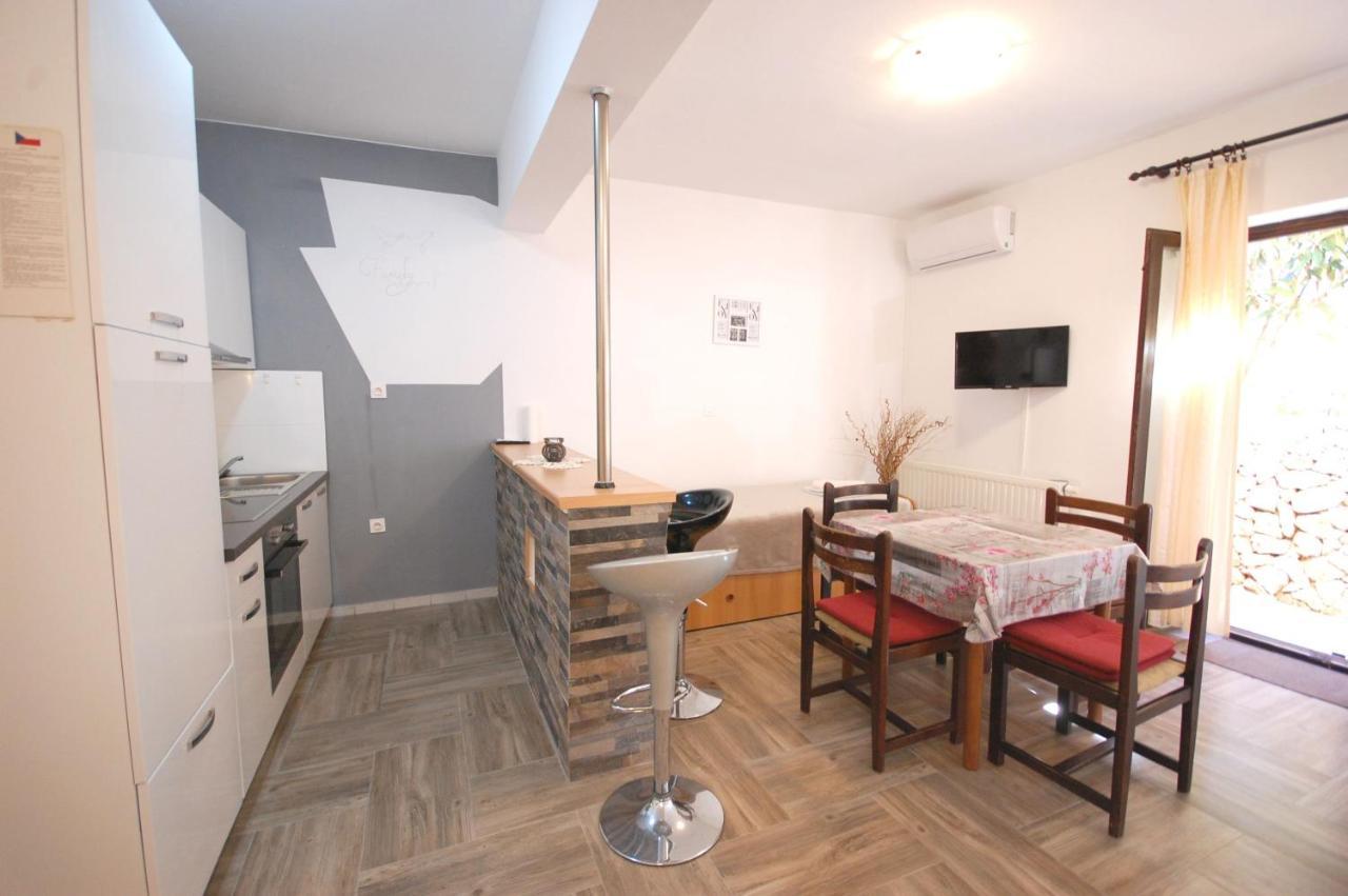 נייביצה Apartments Snjezana By El-Pi Tours מראה חיצוני תמונה