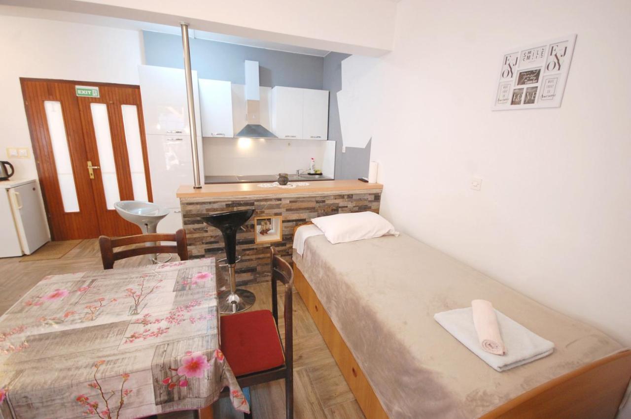 נייביצה Apartments Snjezana By El-Pi Tours מראה חיצוני תמונה