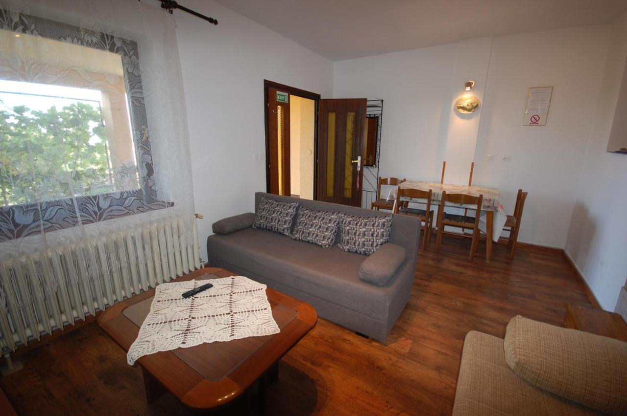 נייביצה Apartments Snjezana By El-Pi Tours מראה חיצוני תמונה